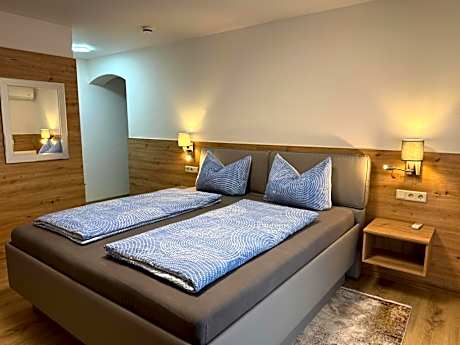 Quadruple Room with Terrace Souterrain