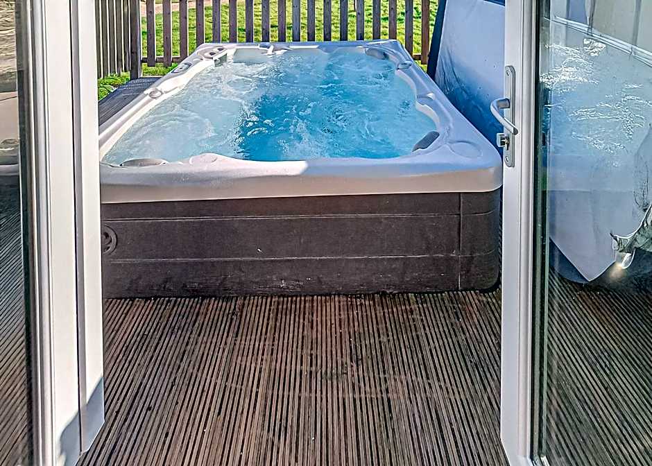 Cherry Bird Lodge Escape