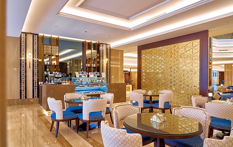 The Diplomat Radisson Blu Hotel Residence & Spa