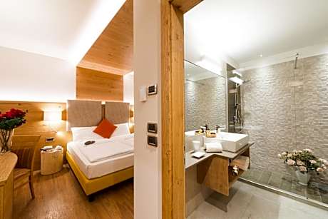 Superior Deluxe Double or Twin Room