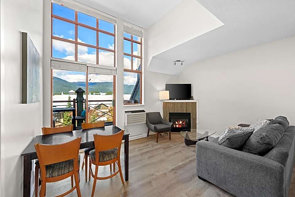 Alpenglow Lodge Junior Penthouse by MVA
