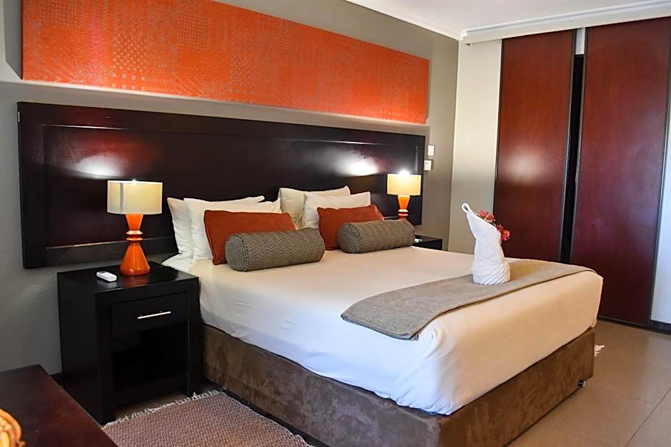 Cresta Riley's Hotel