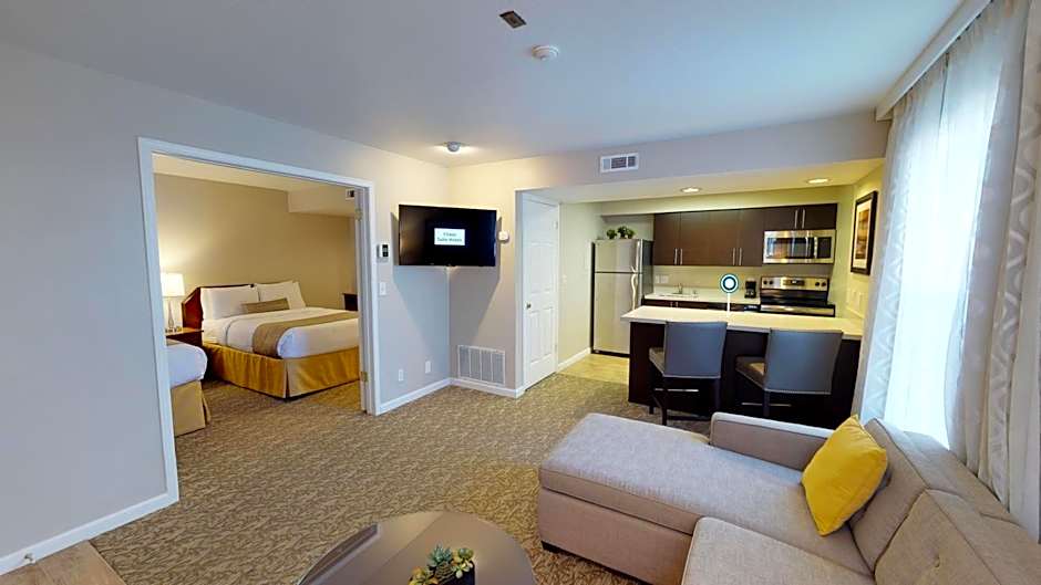 Chase Suites Hotel In Newark
