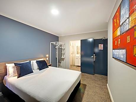 Small Double Room - No Window
