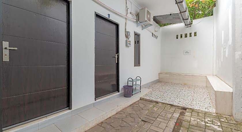 RedDoorz @ Jalan Otista Karawang