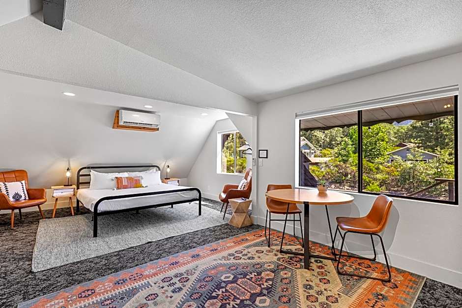 Basecamp Lodge