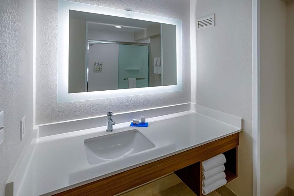 Holiday Inn Express Hotel & Suites Salisbury - Delmar By IHG