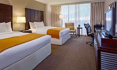 Deluxe Queen Room with Two Queen Beds - Non-Smoking