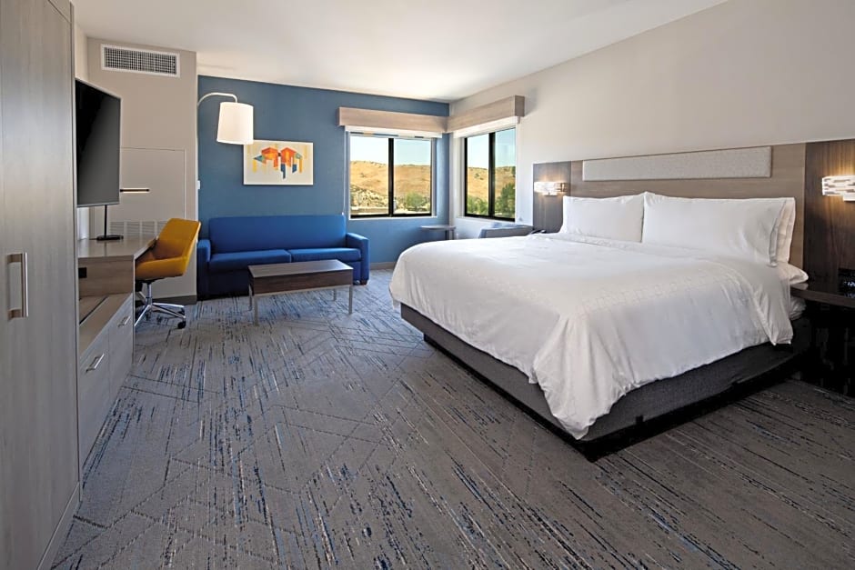 Holiday Inn Express and Suites Valencia - Santa Clarita