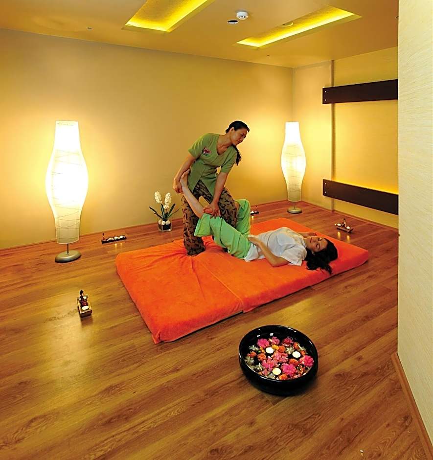 Julian Club Hotel