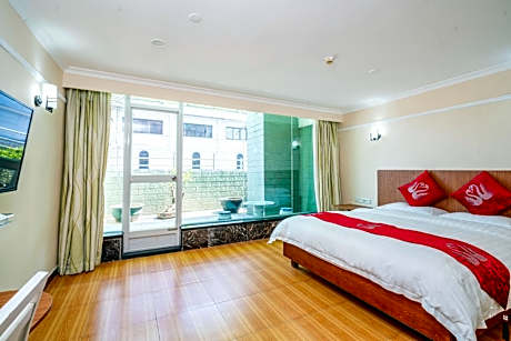 Queen Room with Balcony