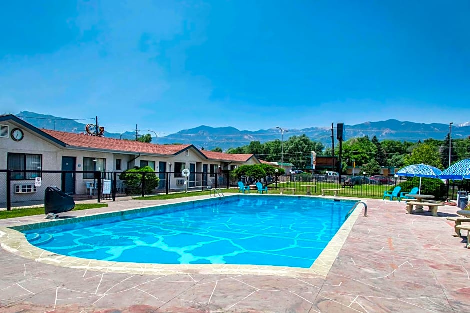 Rodeway Inn & Suites Colorado Springs