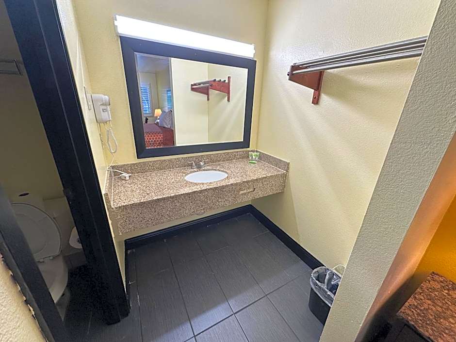 Crossroads Inn - Downtown Sacramento