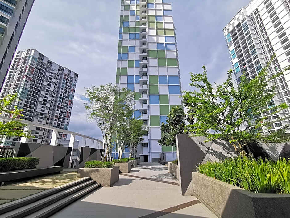 Roomspace Suites @ I-City Theme Park