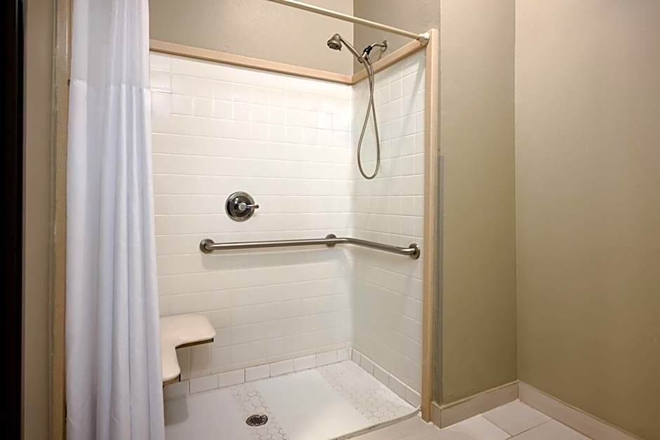 Baymont by Wyndham College Station