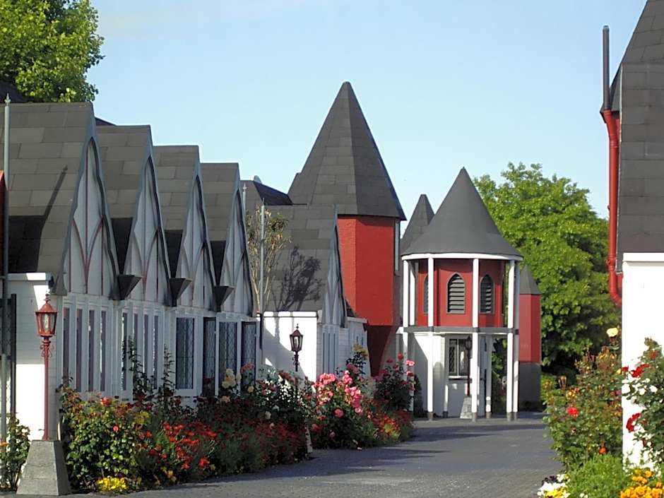 Photo 1 of 34 of Camelot Motor Lodge