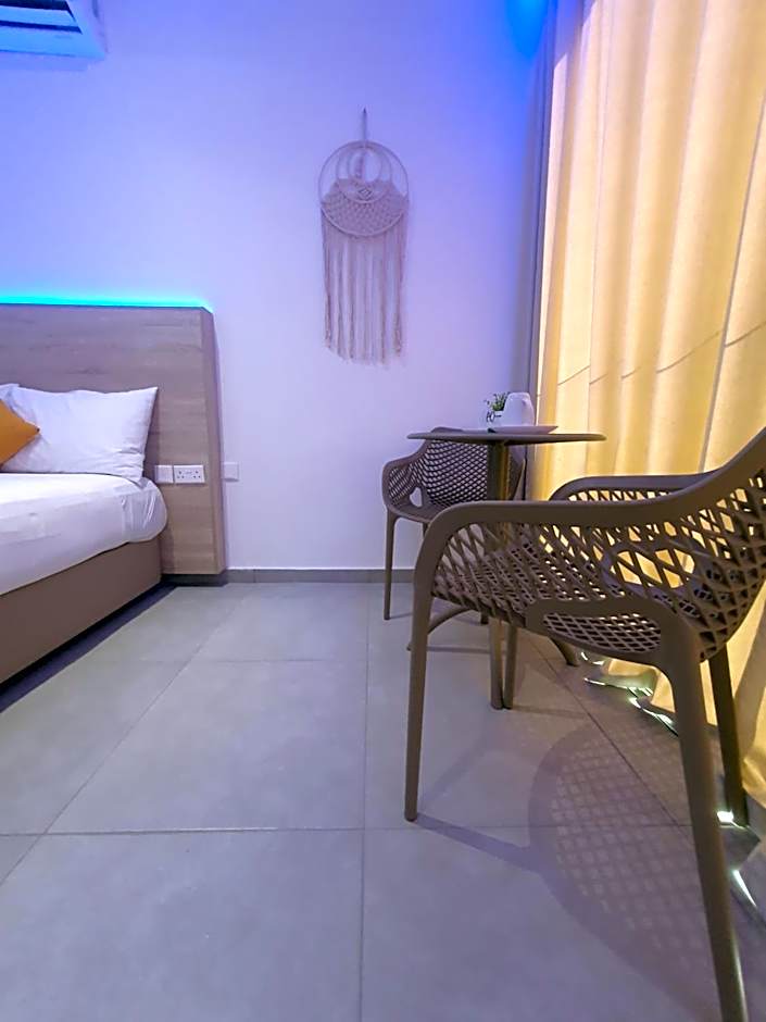Sun Plaza Suites - Adults Only