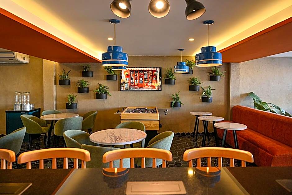 Vista Express Guadalajara Expo SureStay Collection by BW
