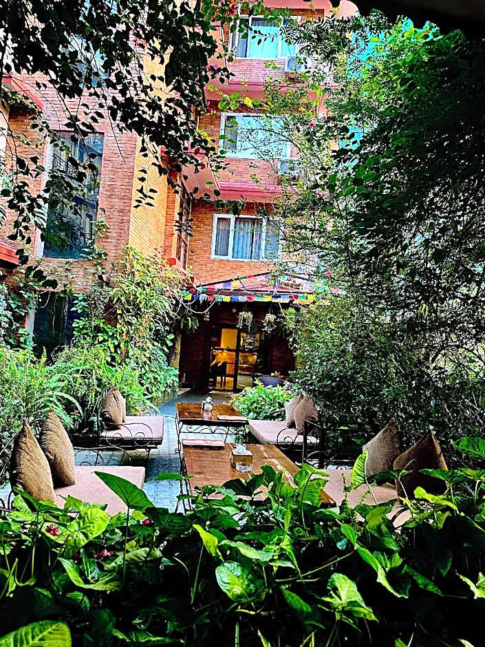 Hotel Middle Path & Spa