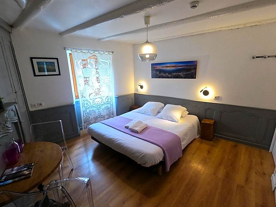 La Maison - Hôtel & Gîte