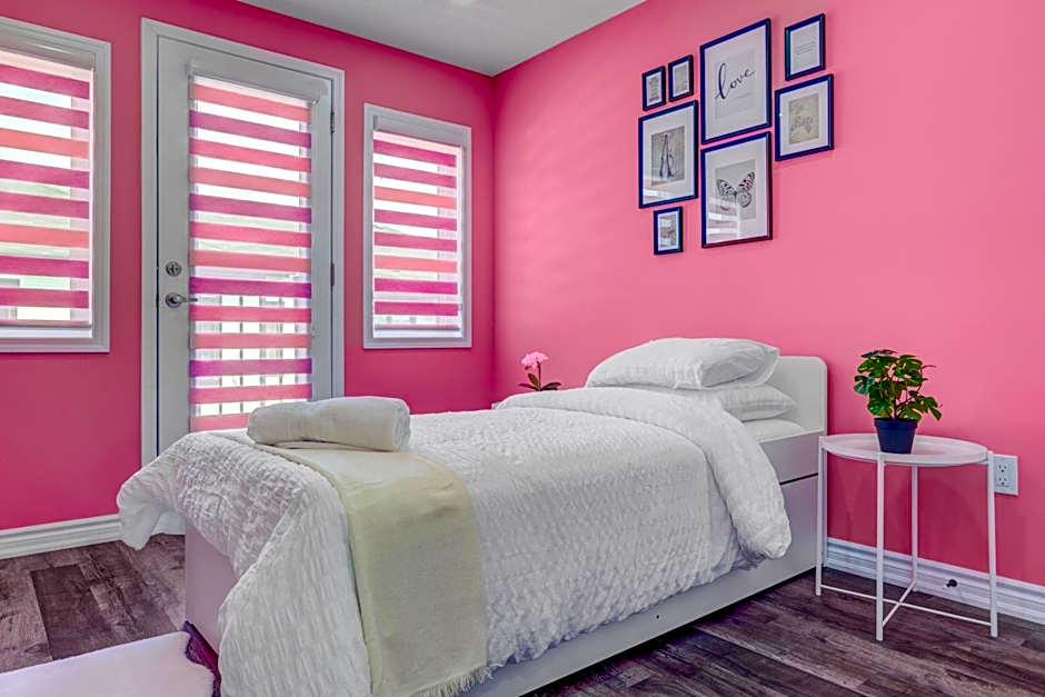 Modern Family Friendly 4BR Home Away From Home