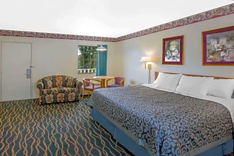 1 King Bed Suite Smoking