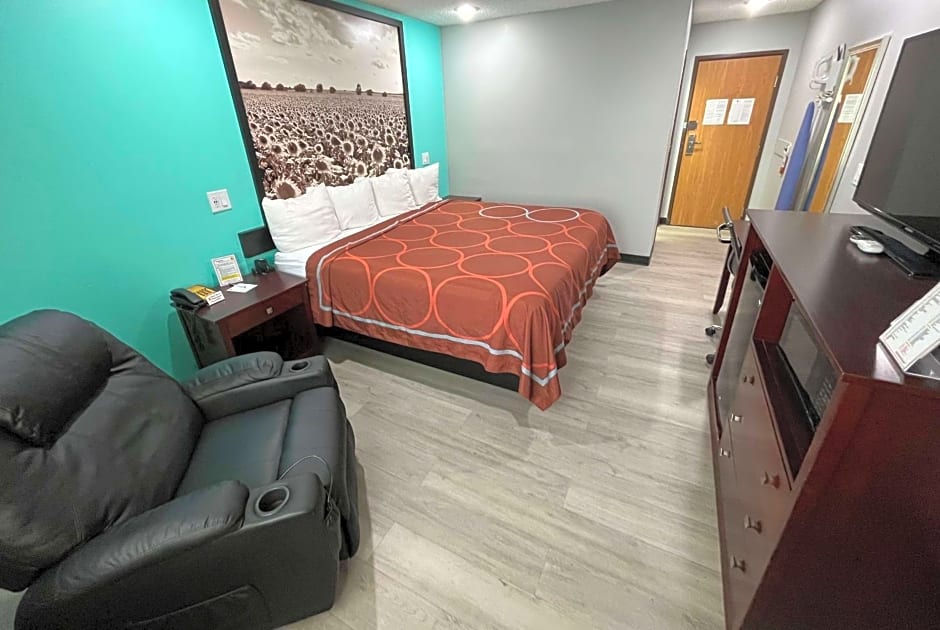 Super 8 by Wyndham Emporia
