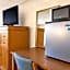 First Inn By OYO Quinter Hwy 70