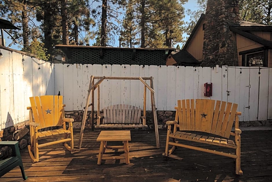 Embers Lodge & Cabins