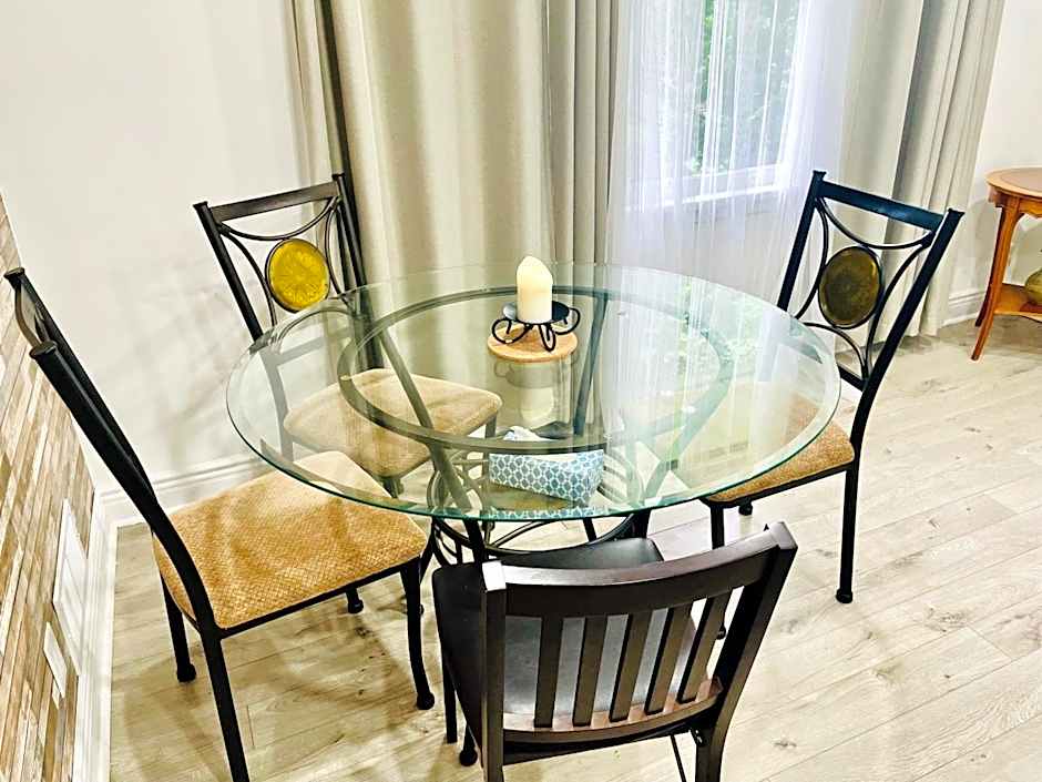 Vacation house Entire floor Kids yard walk 2 subway