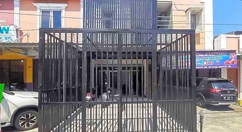 RedDoorz near Alun Alun Kota Serang