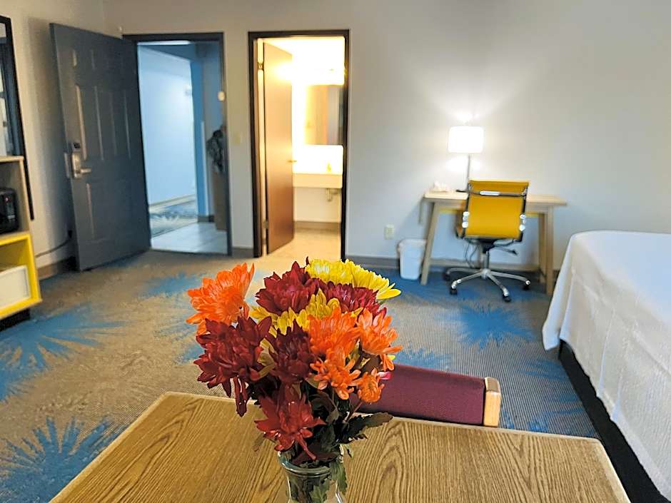 Days Inn by Wyndham Jamestown