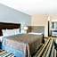 Super 8 by Wyndham Dilley TX