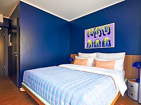 Medium Room with Balcony