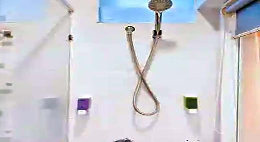 Dewarna Hotel Arifin