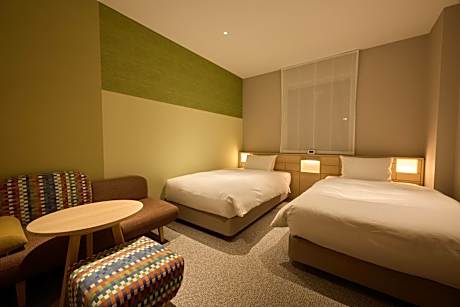 Superior Twin Room with Free access to Lounge- Non-Smoking