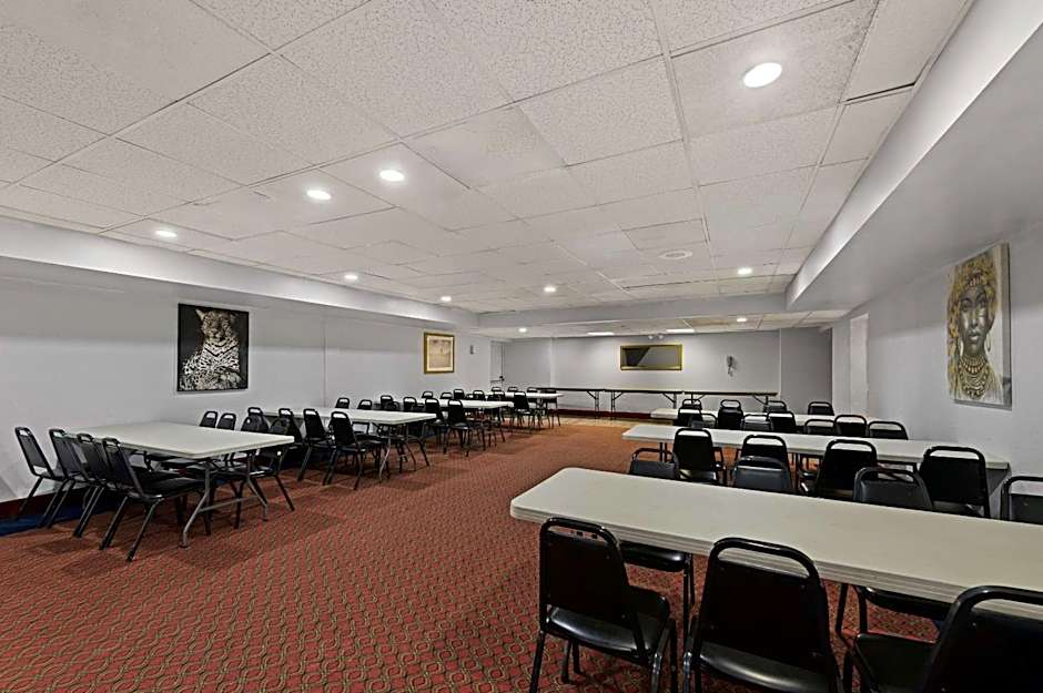 Quality Inn & Suites near I-480 and I-29