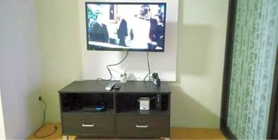 One oasis A2, shortwalk SM MALL Free POOL Kitchen