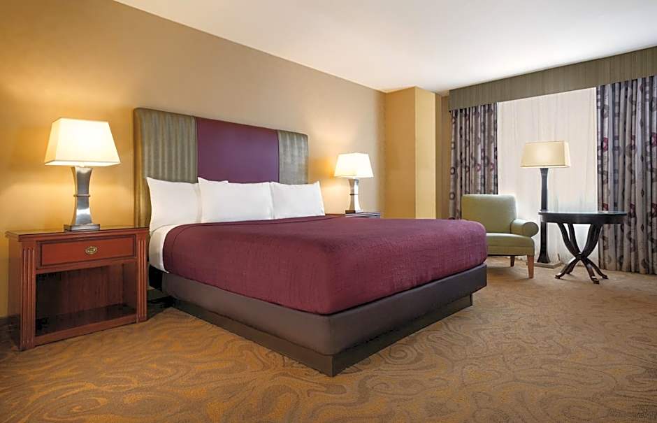 Photo 1 of 4 of 1 King Bed, Casino Tower