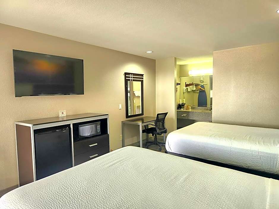 Days Inn by Wyndham Baytown TX