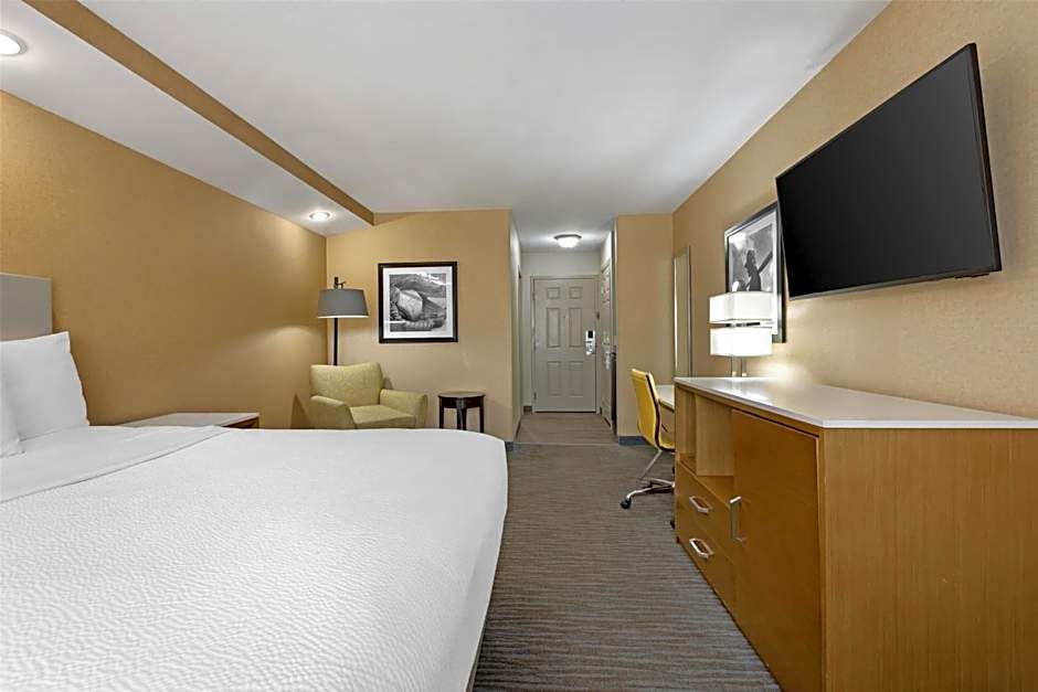 Best Western Cooperstown Inn & Suites