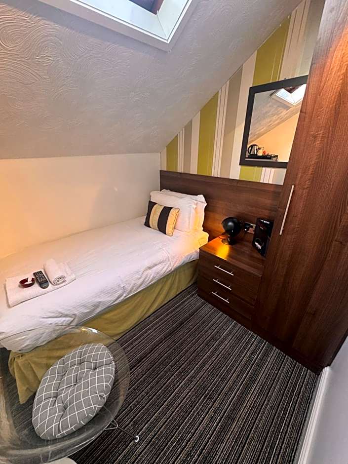 Delovely Hotel