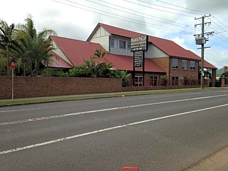 Francis Phillip Motor Inn and The Lodge