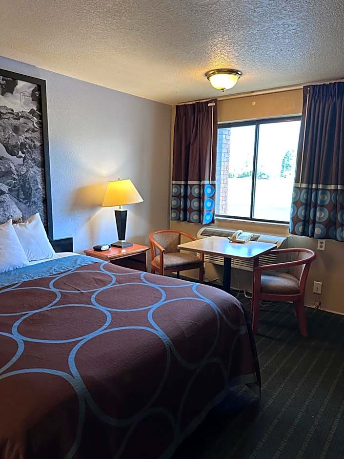 Super 8 by Wyndham Vancouver East