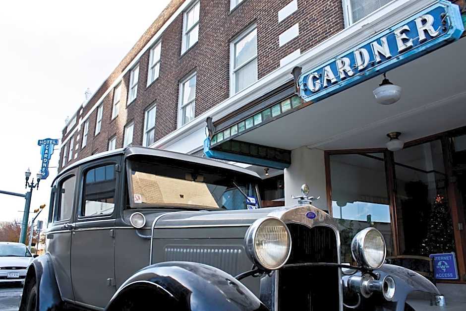 Gardner Hotel & Hostel