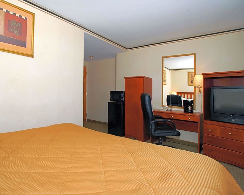 Red Lion Inn & Suites Long Island City