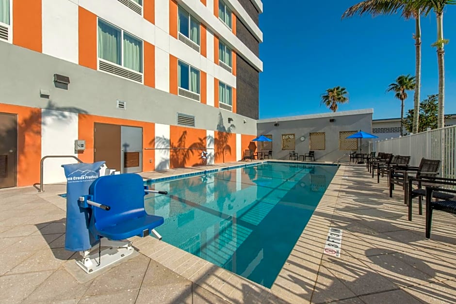 Comfort Suites Fort Lauderdale Airport & Cruise Port