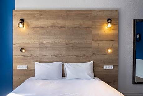Pop room with 1 double bed