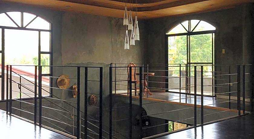 RedDoorz Hostel @ Madrias Pension House Isabela