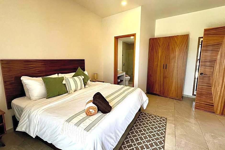 Spacious Penthouse with pool